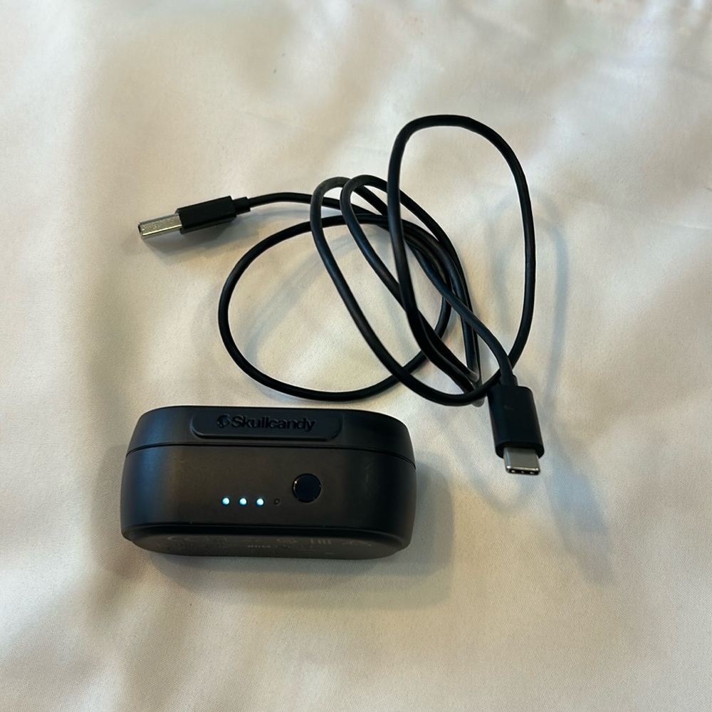 Mint condition S2TVW SKULL CANDY earbuds